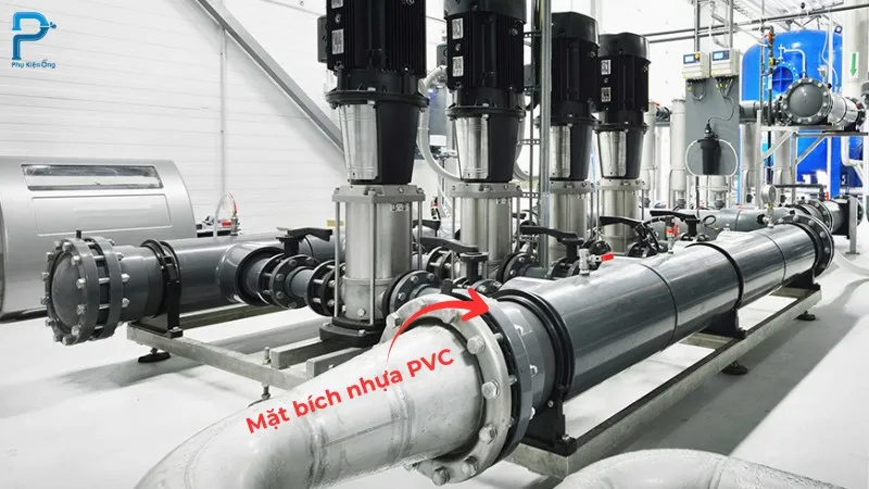 Mặt bích PVC có độ bền cao, chống gỉ nhưng chịu nhiệt kém