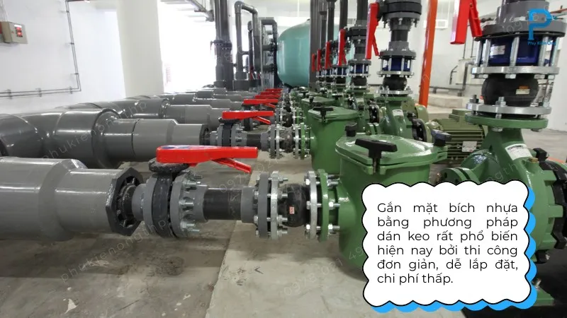 Cách gắn mặt bích nhựa bằng keo dán phổ biến, tiện lợi & dễ thi công