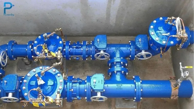 Hệ thống sử dụng tê gang để kết nối đường ống